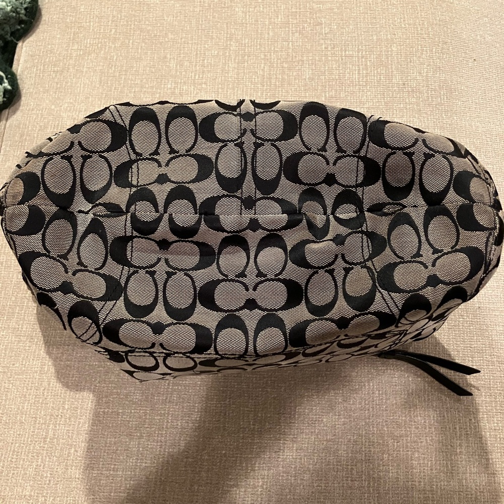 Coach Black and Grey signature Shoulder Bag - Picture 3 of 8